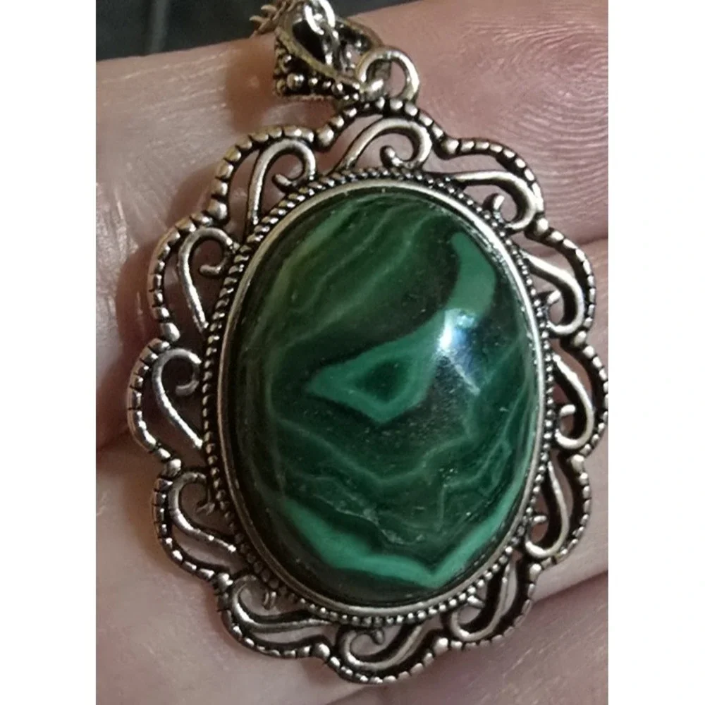 Green Malachite protective health and wealth Pendant Silver Necklace 18' Chain